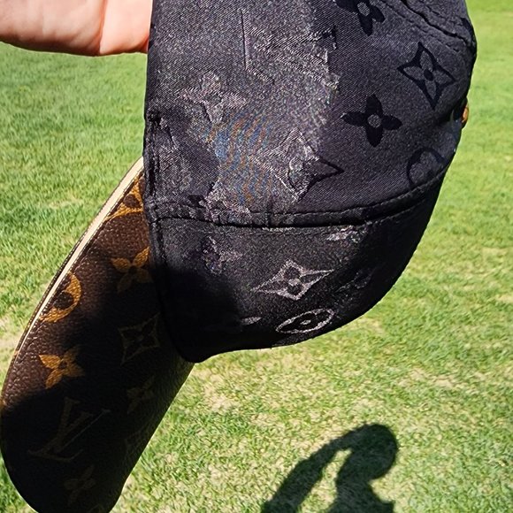 LOUIS VUITTON MONOGRAM UNISEX BASEBALL CAP - Picture 2 of 16